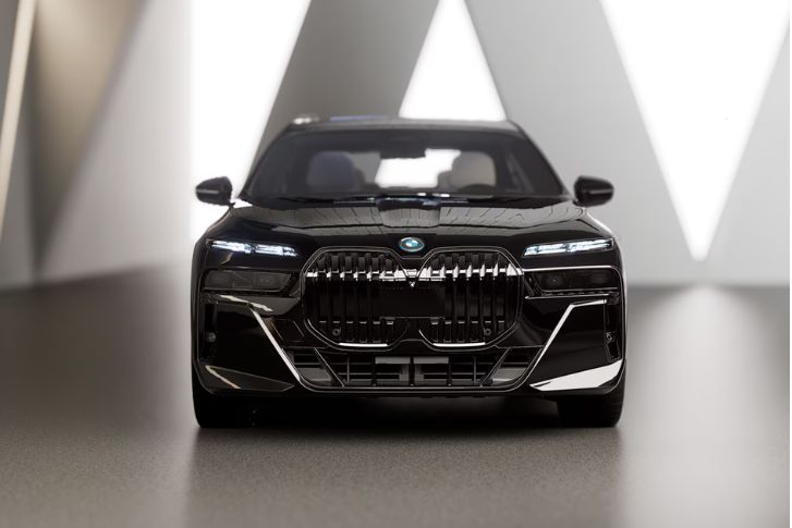 2025 BMW i7 luxury vehicle